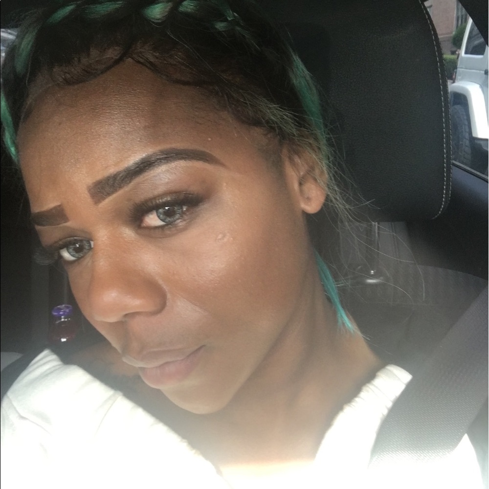 Meet your Posher, Jade