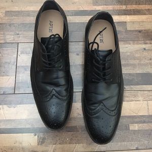 APT9 Wingtip Dress Shoes