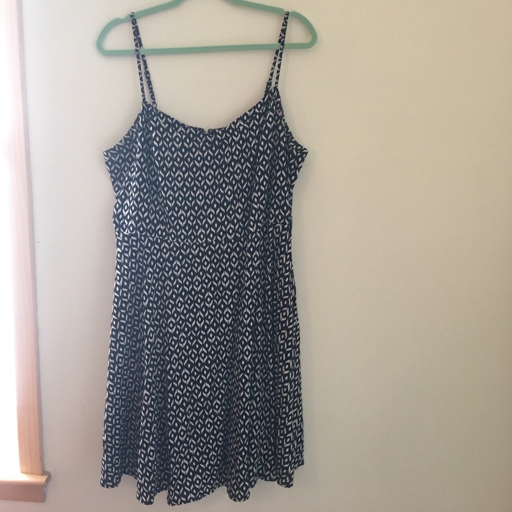 Old Navy Black and White Sundance