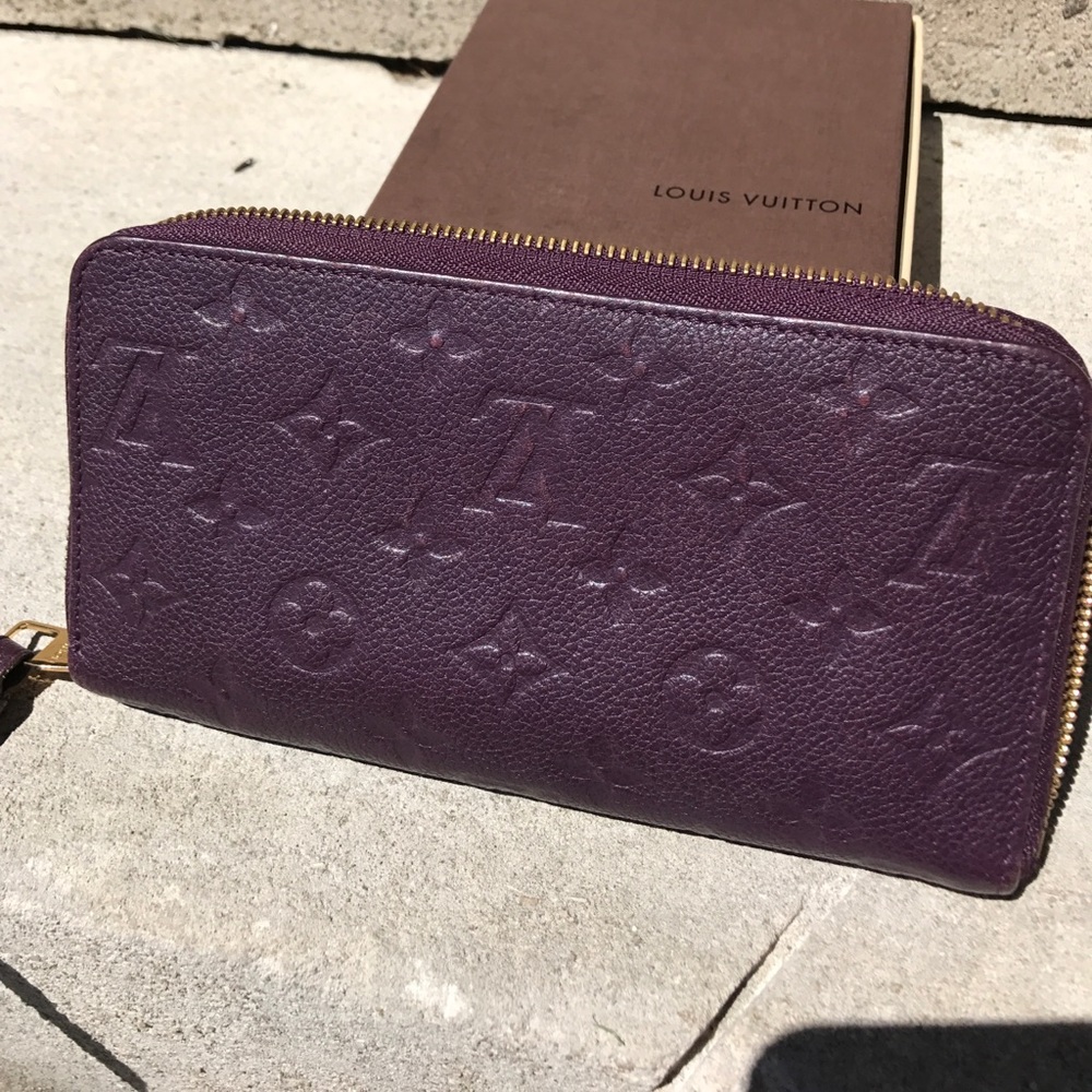 Louis Vuitton Vintage Zippy wallet in purple