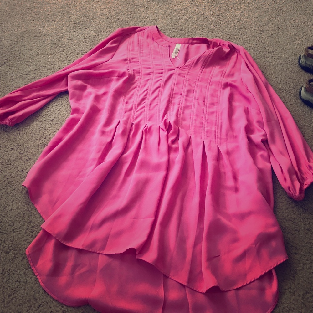 Melissa McCarthy pink blouse
