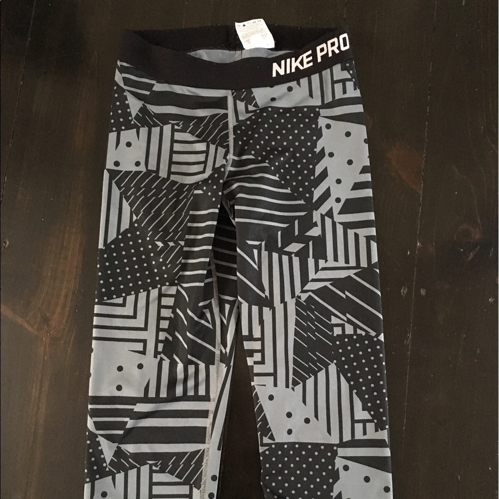 Nike pro capris