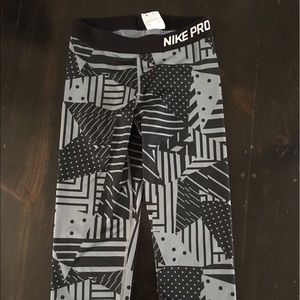 Nike pro capris