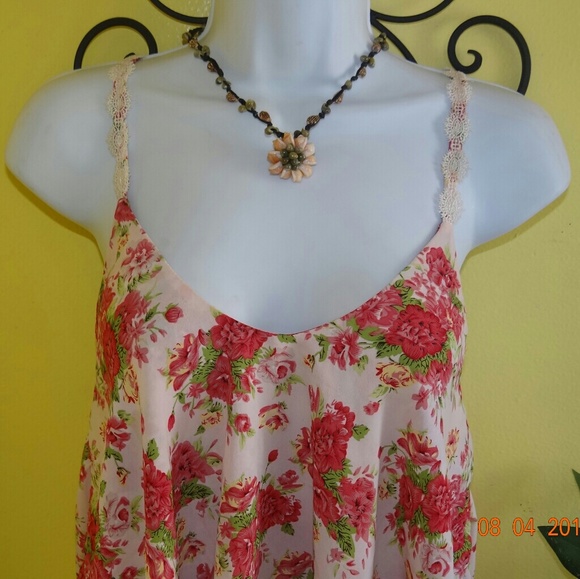 LA Hearts Pink Floral Top - Picture 2 of 6