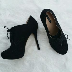 Forever 21  black suede high heeled pumps sz 9