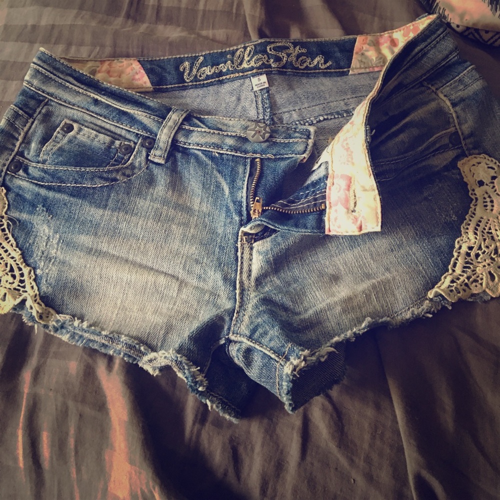 Jean shorts with lace