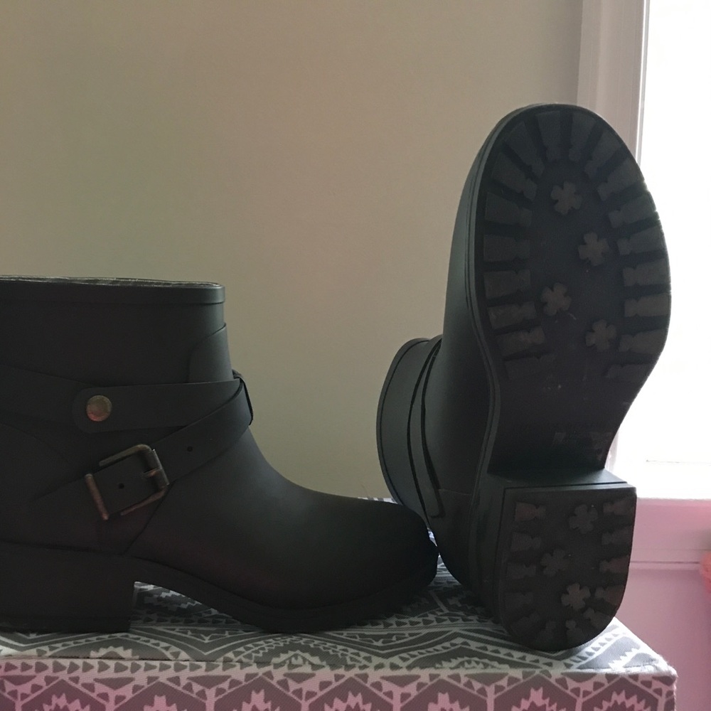 Authentic Lucky Brand rubber rain boots
