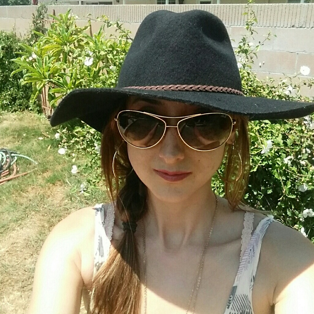 Black felt fedora hat
