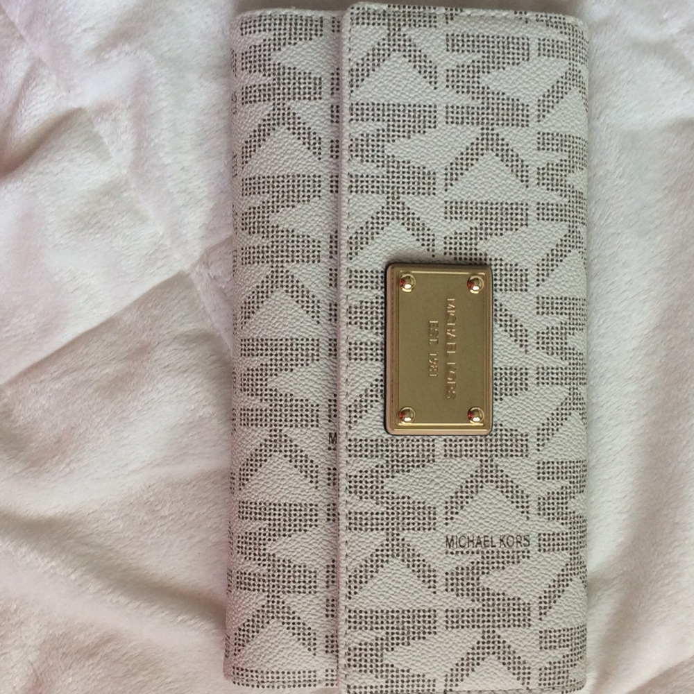 NEW Michael Kors checkbook wallet