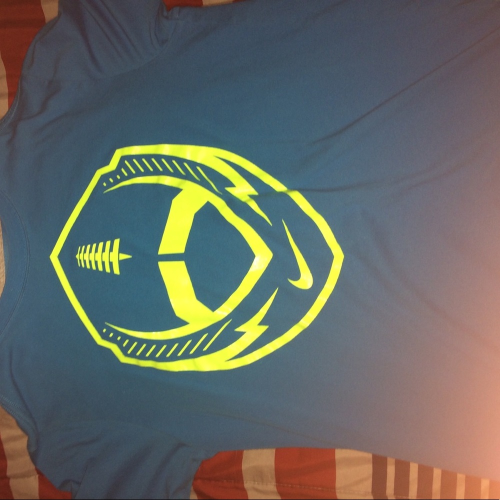 Mens M Nike football t shirt