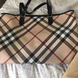 Burberry tote bag with wristlet