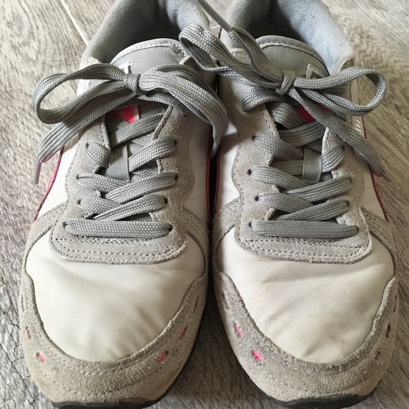 Grey and pink Pumas - Picture 3 of 7