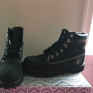 Juniors black authentic timberlands