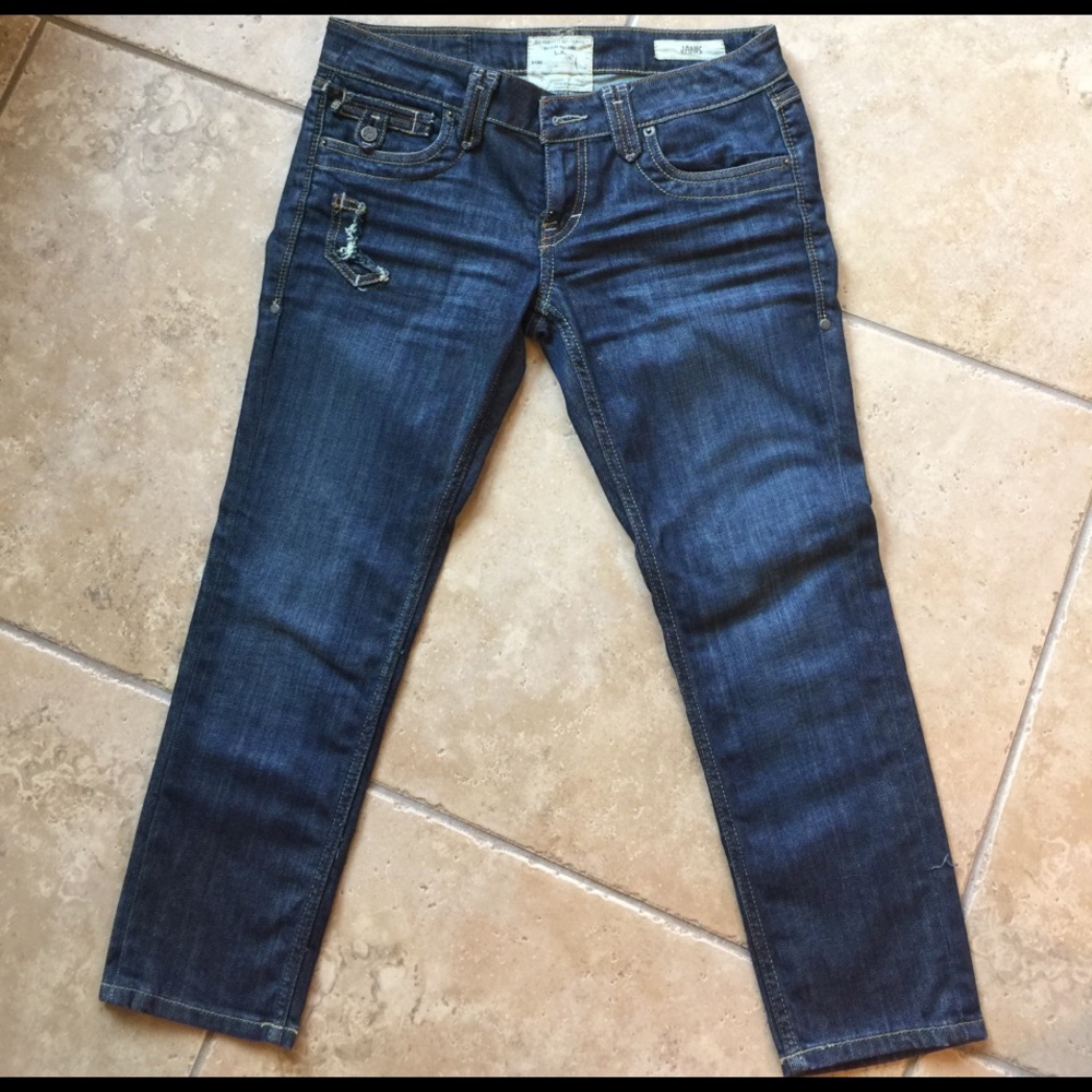 Taverniti So Janis crops