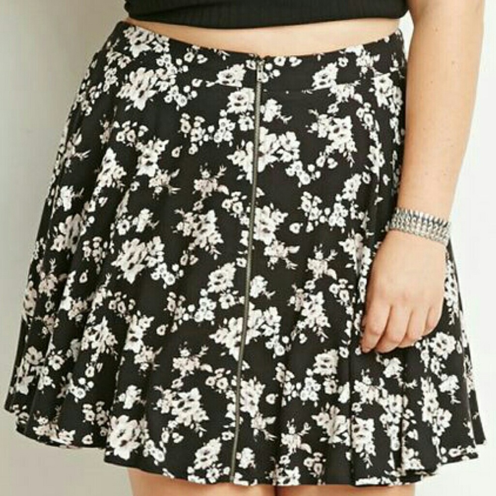 Forever 21 Zipper Front Floral Skater Skirt