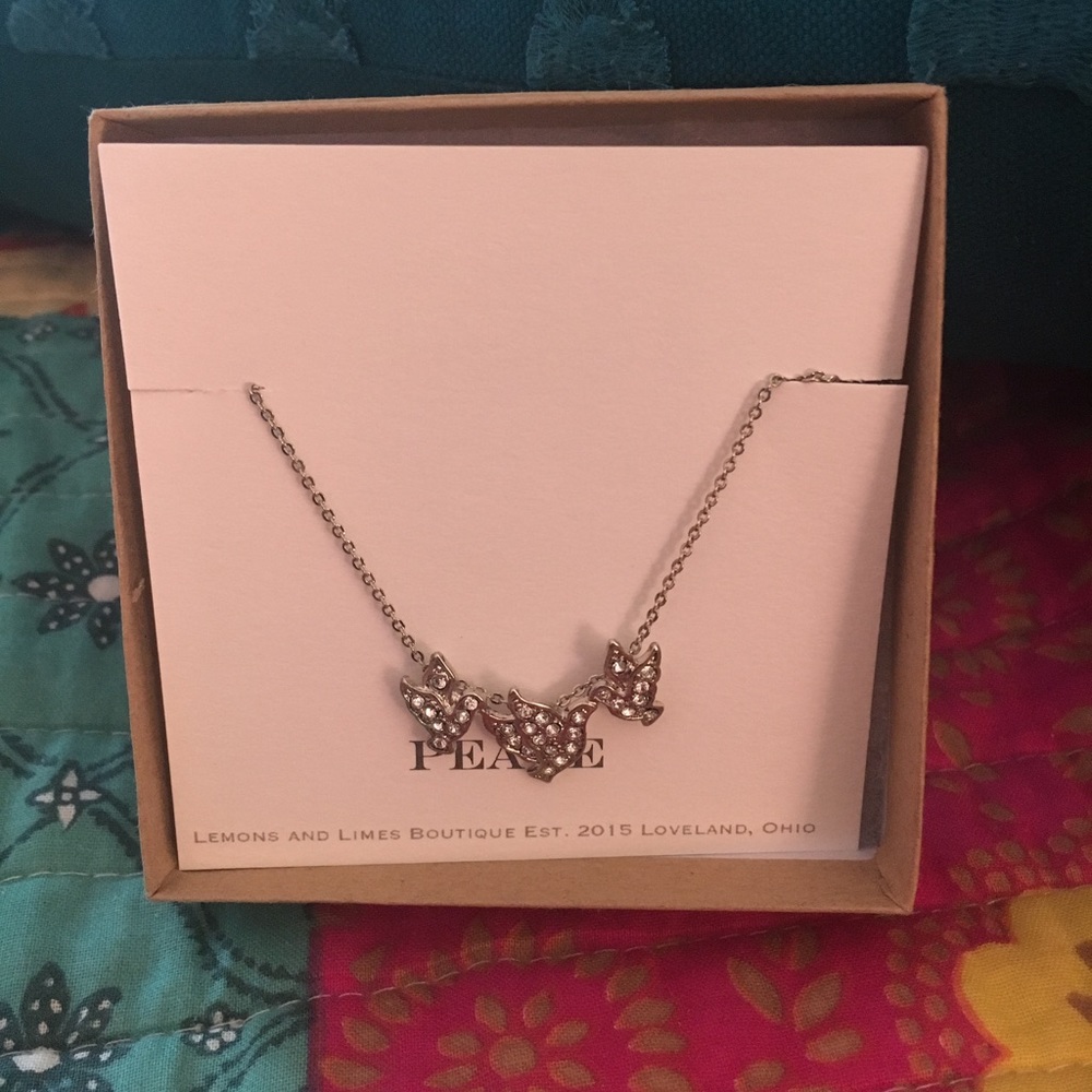 Beautiful necklace with 3 birds