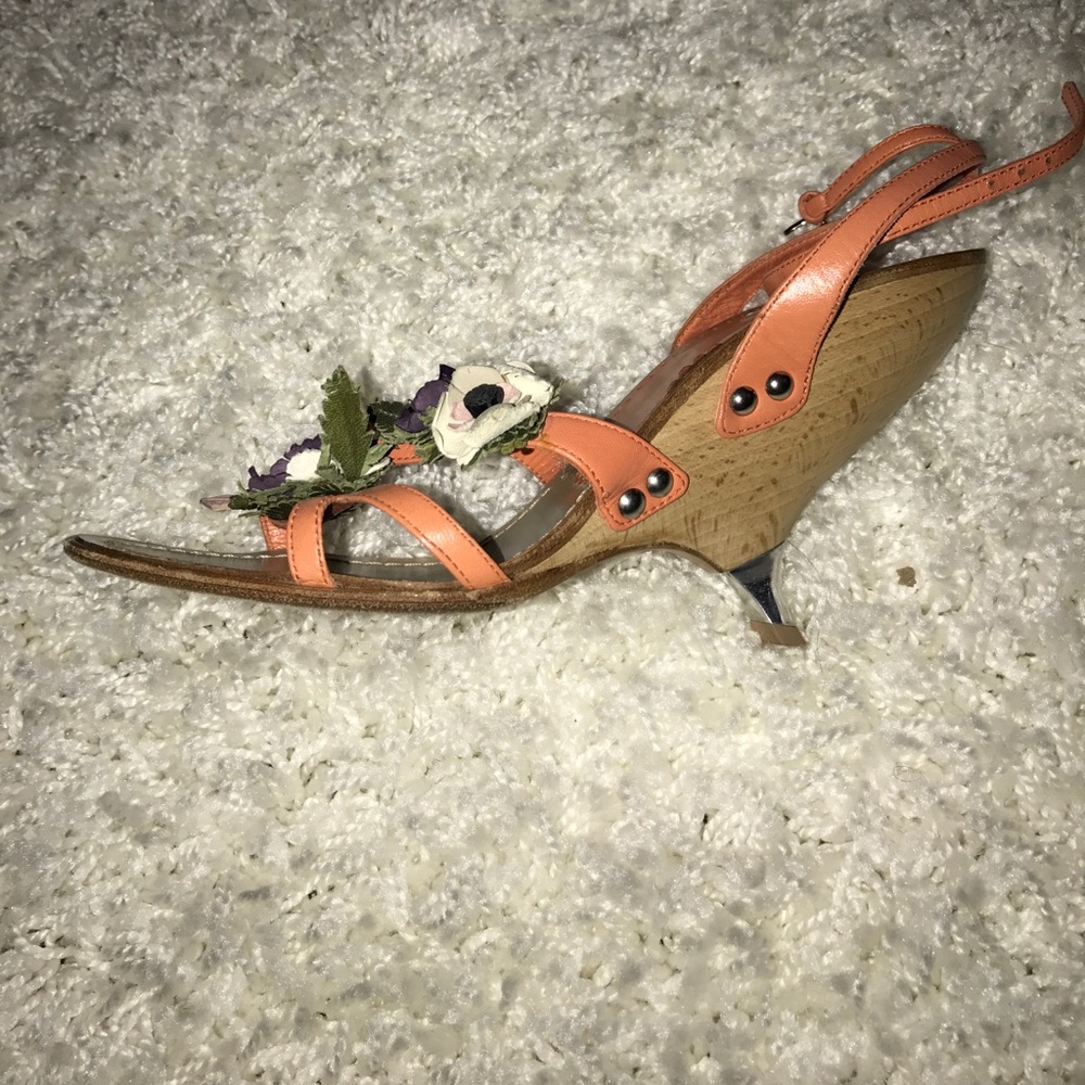 🔴FINAL REDUCTION🔴Prada Wooden Floral Heel Sandal