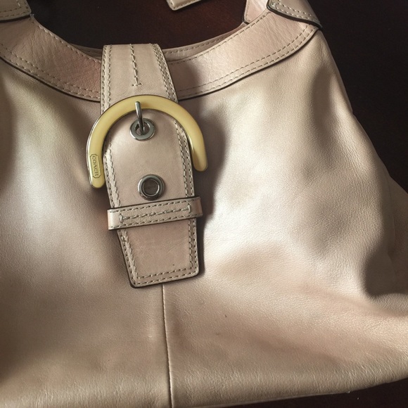 A peach colored purse. - Picture 2 of 5