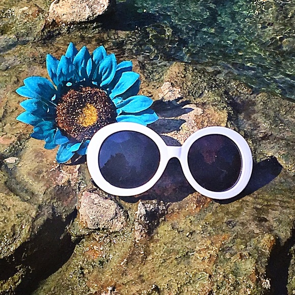 "Gisele" Oversized Round Baroque Sunglasses - Picture 2 of 5