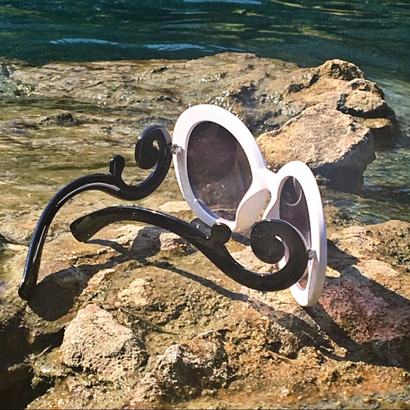 "Gisele" Oversized Round Baroque Sunglasses - Picture 3 of 5