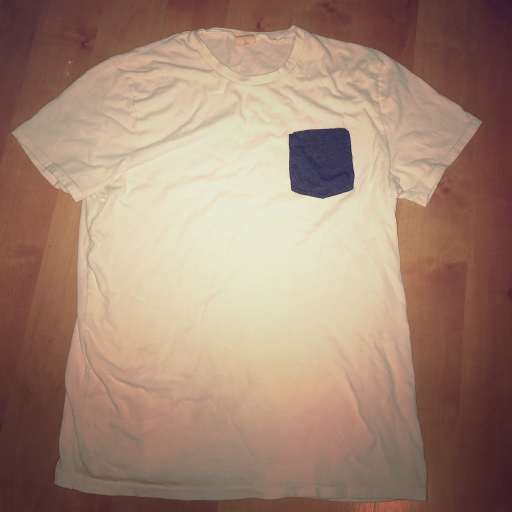 A short sleeve shirt