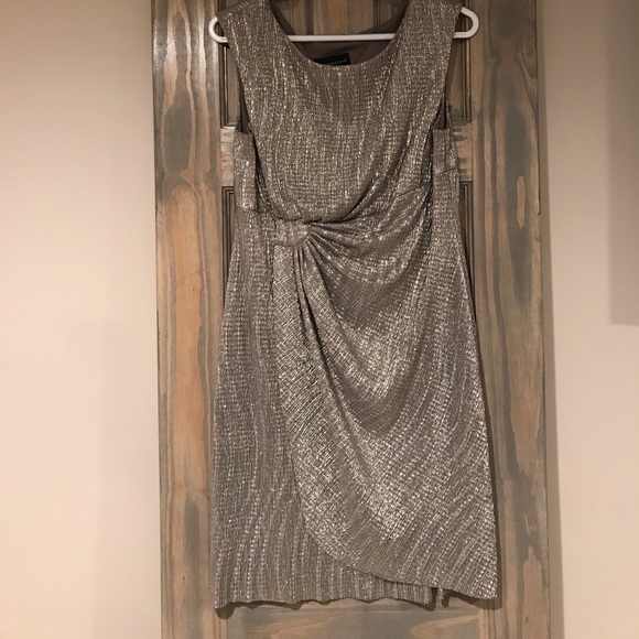 Gold dress - Picture 1 of 3