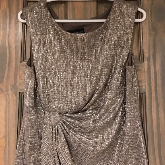 Gold dress - Picture 2 of 3