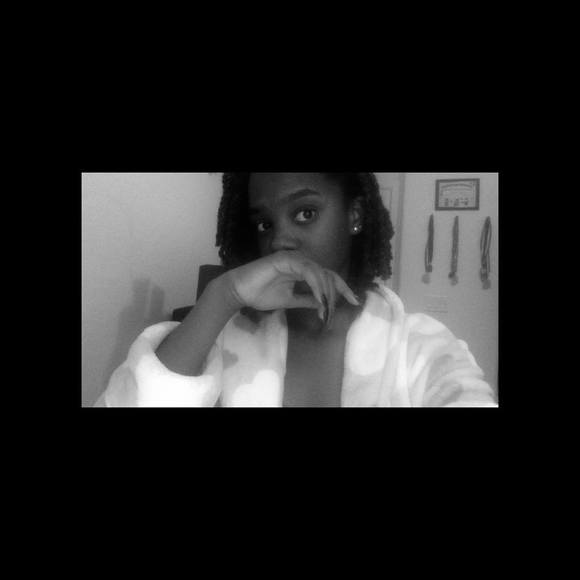 Meet your Posher, Saneya - Picture 1 of 1