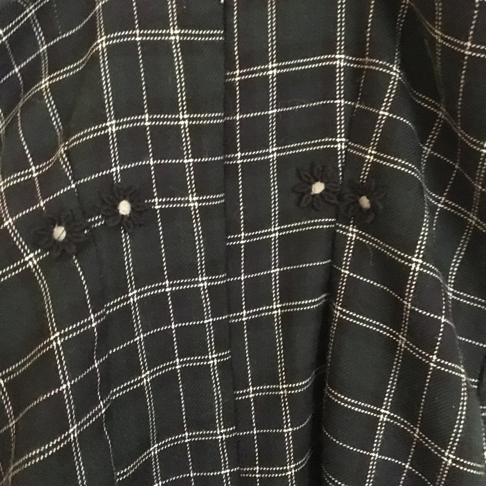 Plaid dress with black flowers - Picture 3 of 4