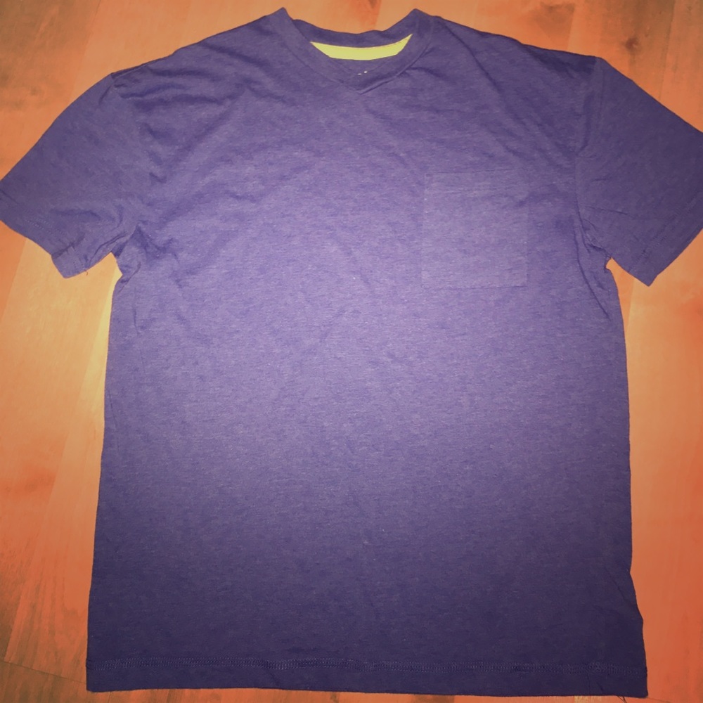 A short sleeve shirt