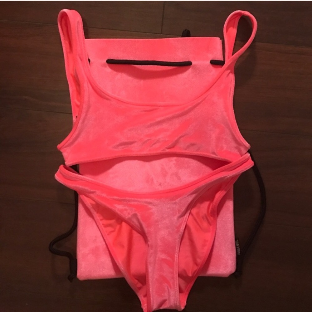 Triangl Suit NWOT Need gone