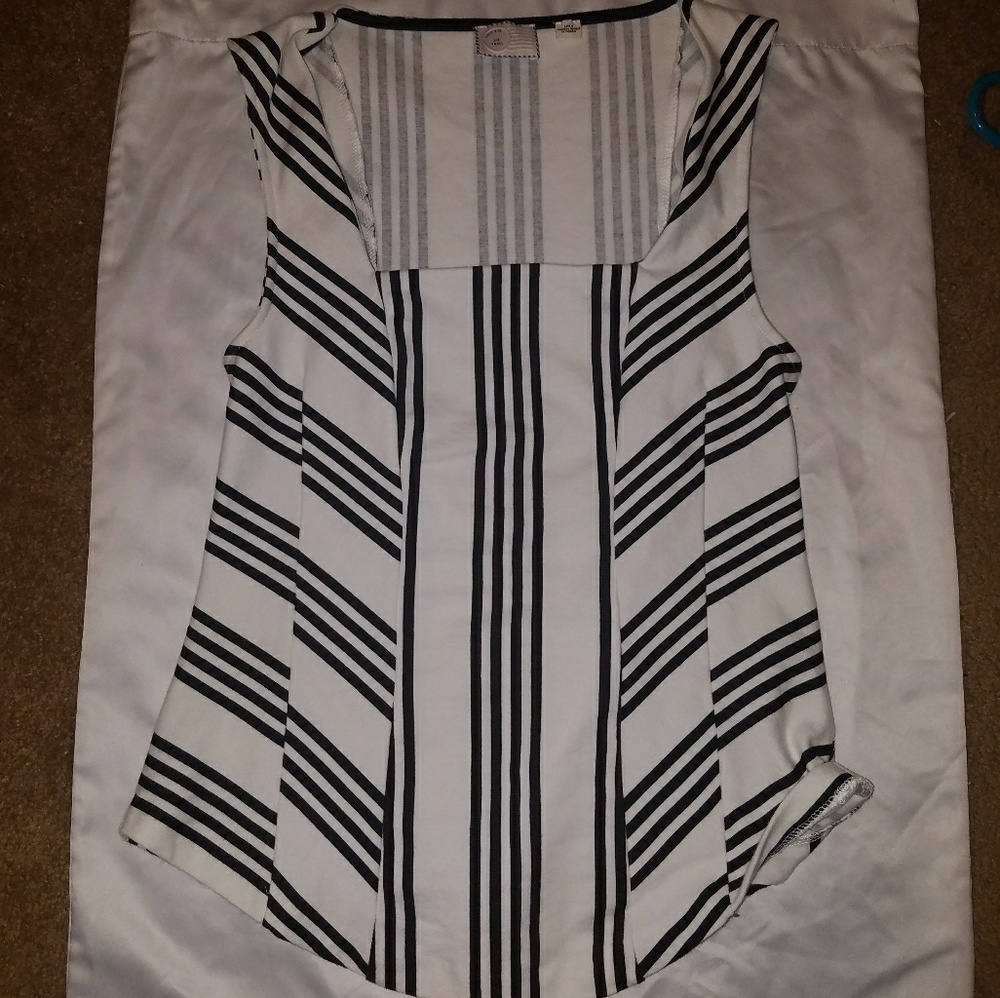 Anthropologie black and white top size small