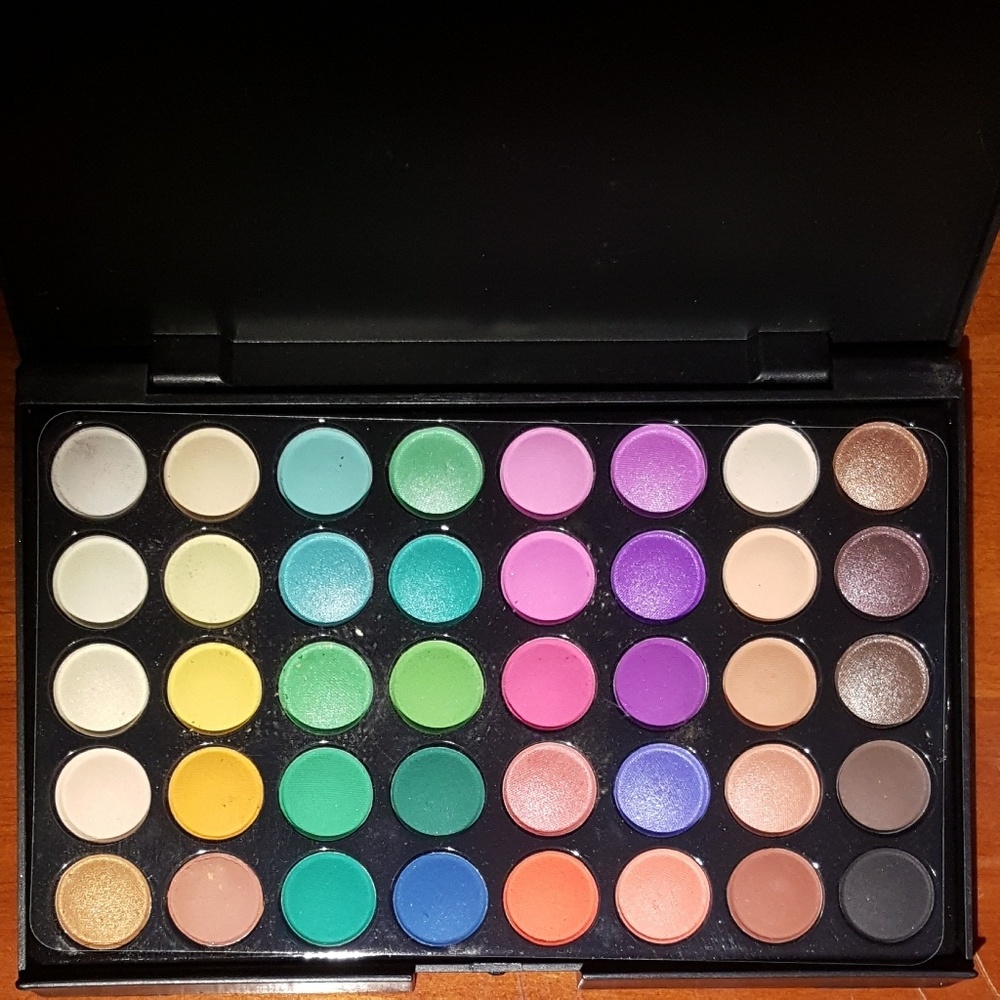Eye Shadow Palette - Never used
