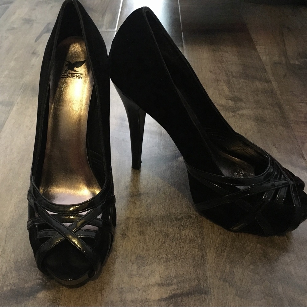 Black high heels 8.5