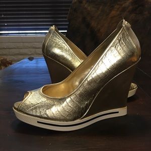 NWOT Bcbg wedges