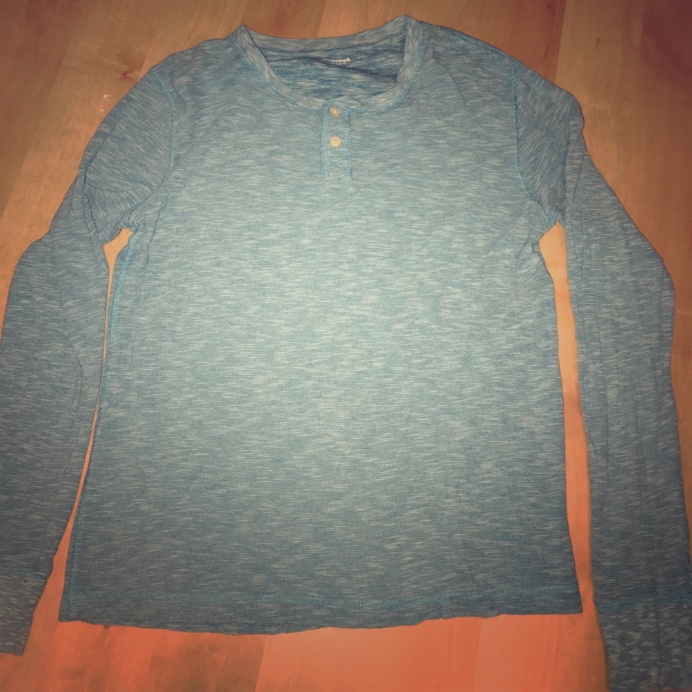 Along sleeve shirt