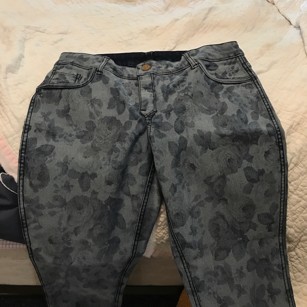 REVERSABLE!! Stretch Jeans Flowers to Plain. 32x37