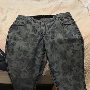 REVERSABLE!! Stretch Jeans Flowers to Plain. 32x37