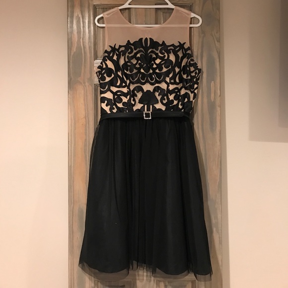 Black and nude dress - Picture 1 of 5