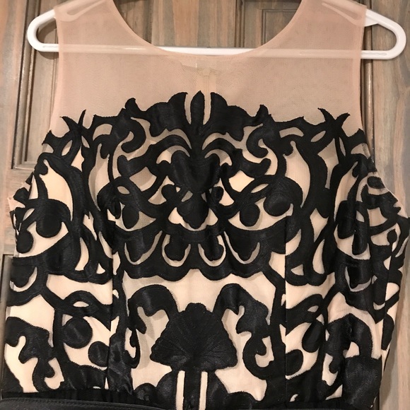 Black and nude dress - Picture 2 of 5