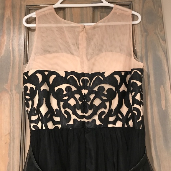 Black and nude dress - Picture 4 of 5