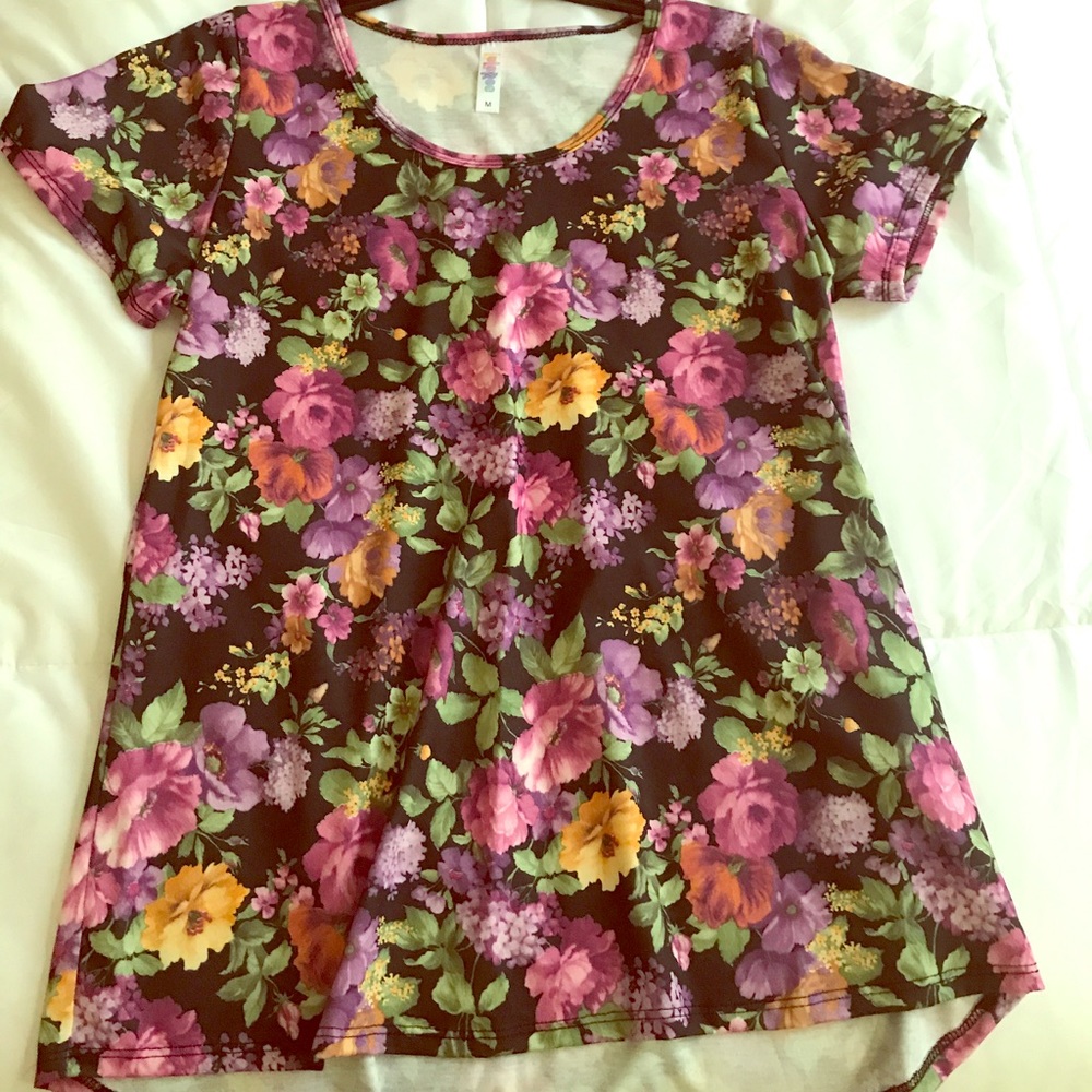 Lularoe Classic tee- brand new