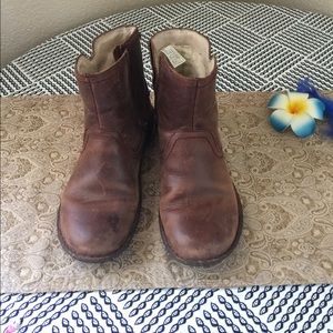 UGG