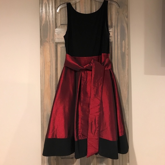 Red shimmer dress - Picture 2 of 5