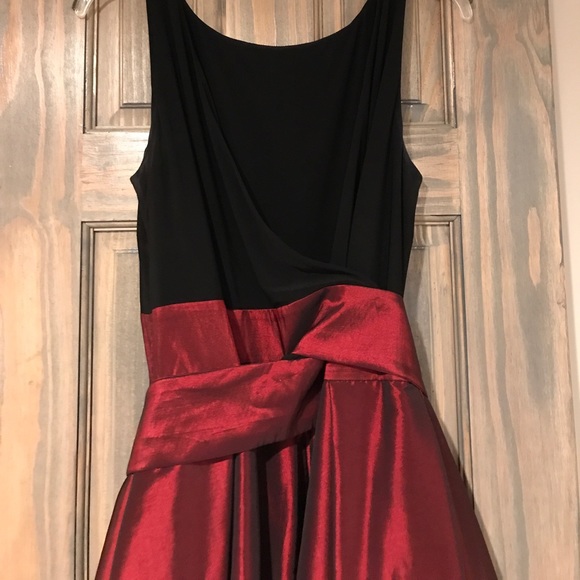 Red shimmer dress - Picture 4 of 5