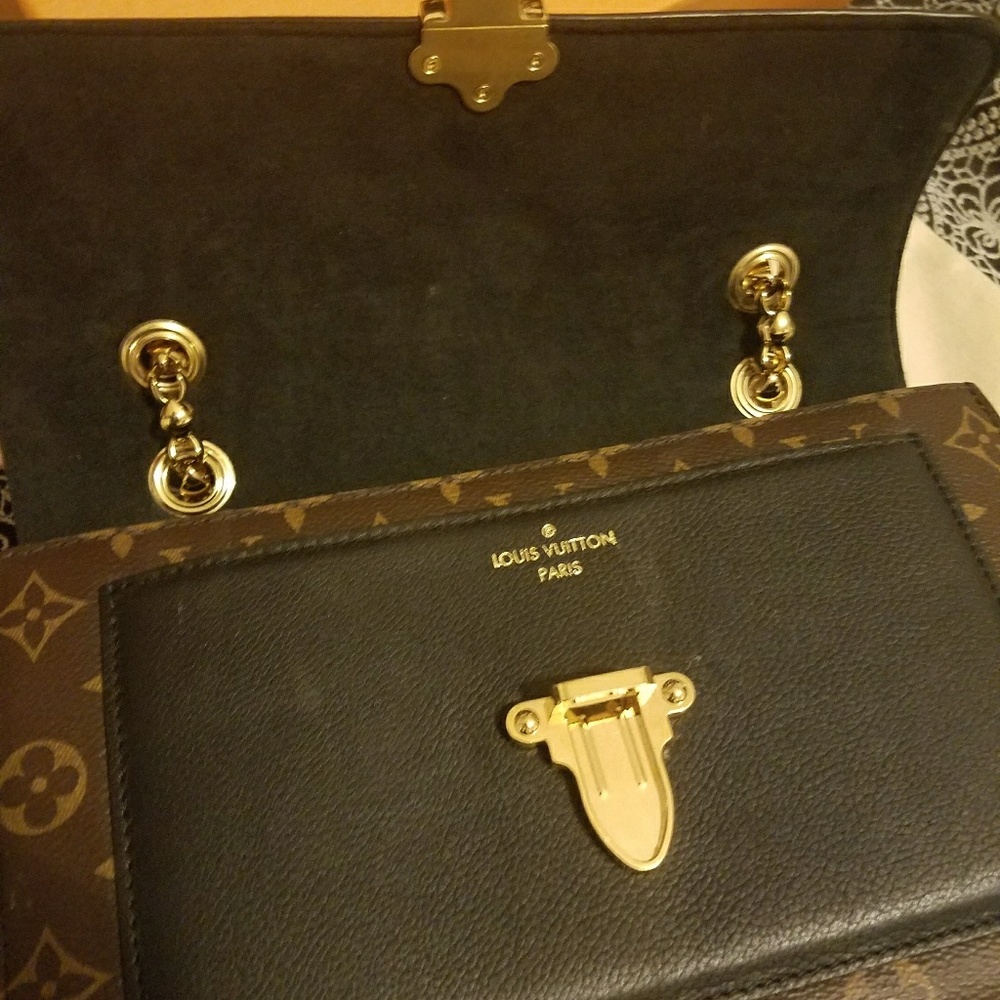 Louis Vuitton limited run purse - Picture 3 of 4