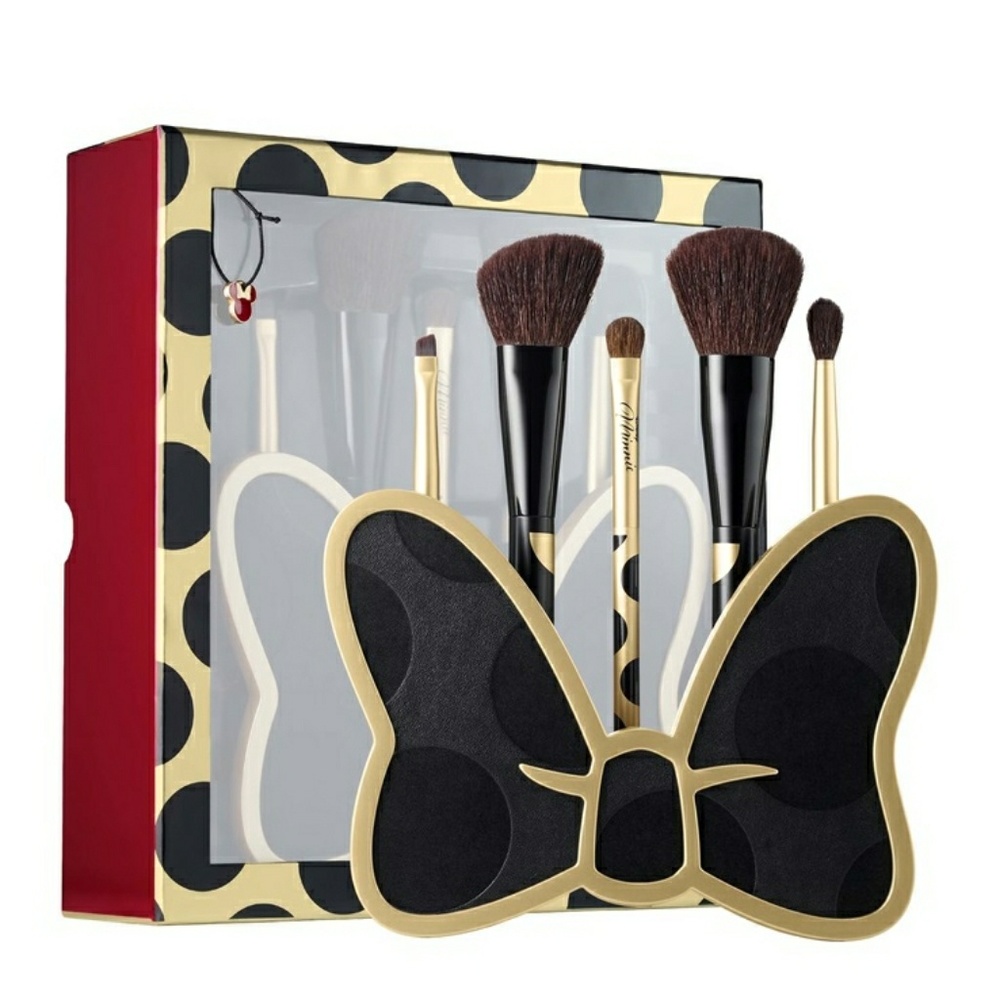 Brush up on Glamour with Minnie Mouse