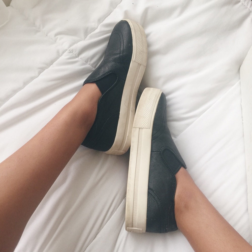 🚫🚫🚫🚫SOLD 🚫🚫🚫 Black leather platform slip on