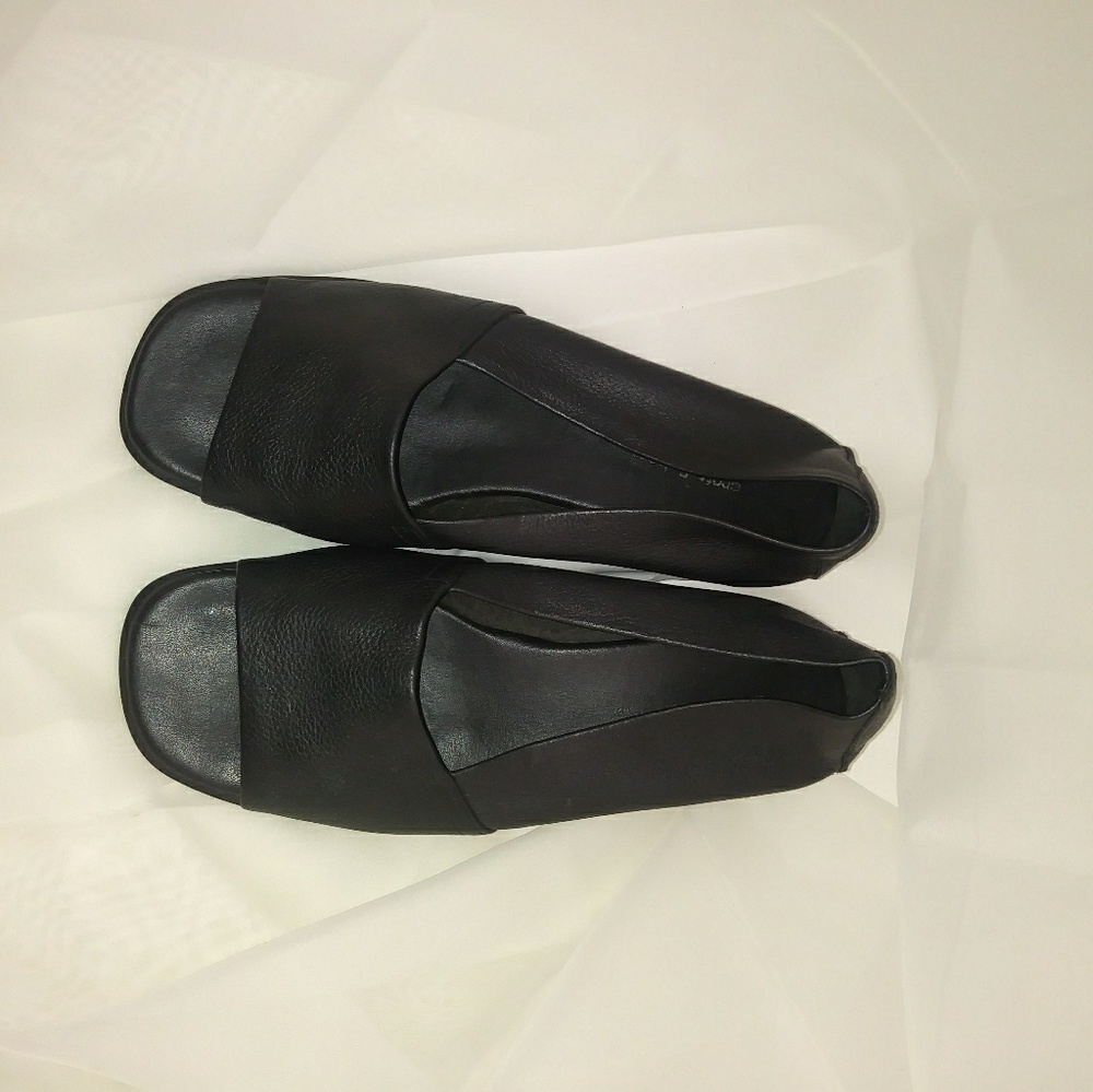 SOLD-COMFY Leather Sandal's