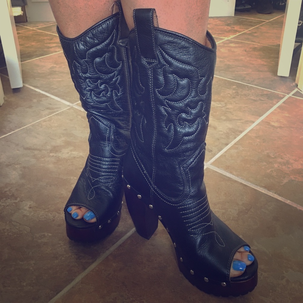 Open-toed black leather calf cowboy boots.